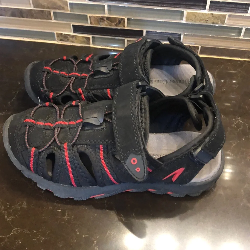 Beaver Creek kids black‎ red adventure Ari sandals